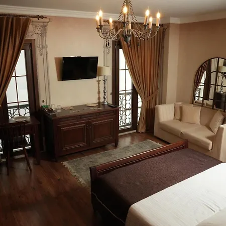 Boutique 8