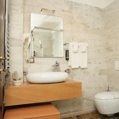 Boutique 8 4* Durres