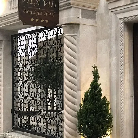 Boutique 8