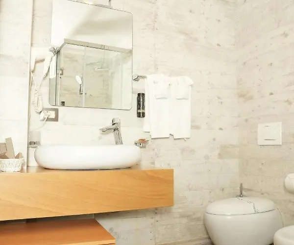 Boutique 8 ドゥラス