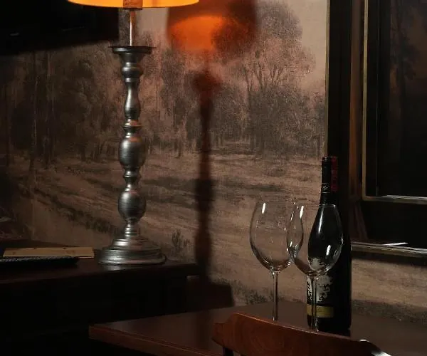 Boutique 8 ドゥラス