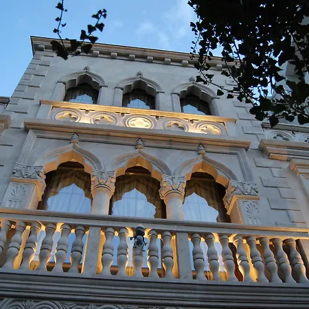 Boutique 8 4* Durrës